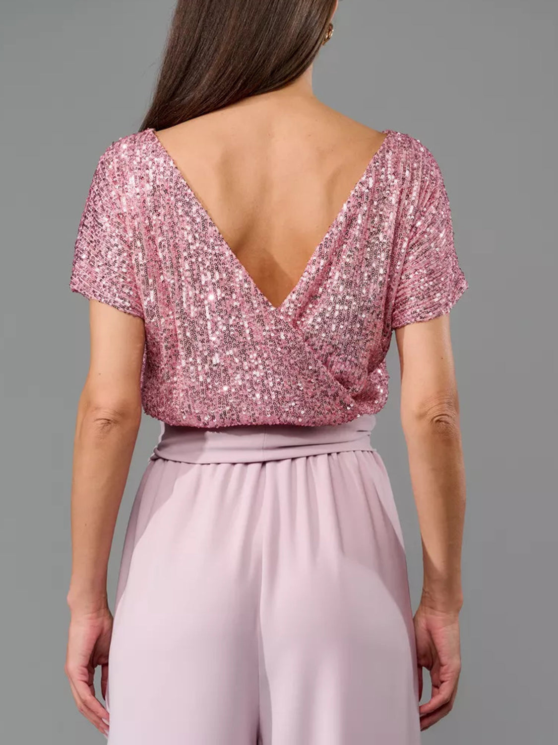 Jumpsuit mit Pailletten, Rundhalsausschnitt, kurzen Ärmeln und weitem Bein in voller Größe