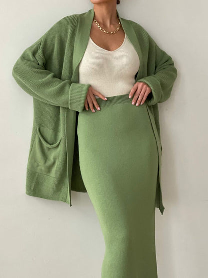 Set aus langärmliger Strickjacke mit Taschen und Rockpullover