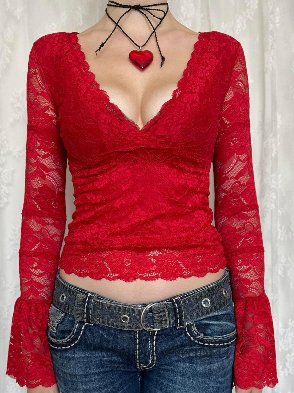 Langärmlige Bluse mit Spitzen-Überwurf