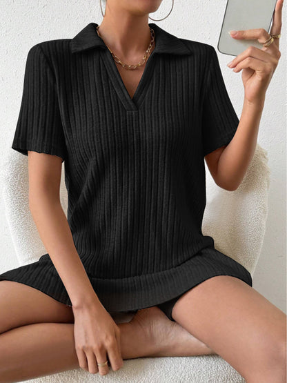 Set aus kurzärmligem Top und Shorts mit Johnny-Kragen