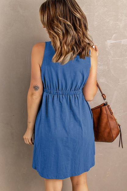 Ärmelloses Magic-Kleid mit Knopfleiste vorn, Empire-Taille und Schlitz