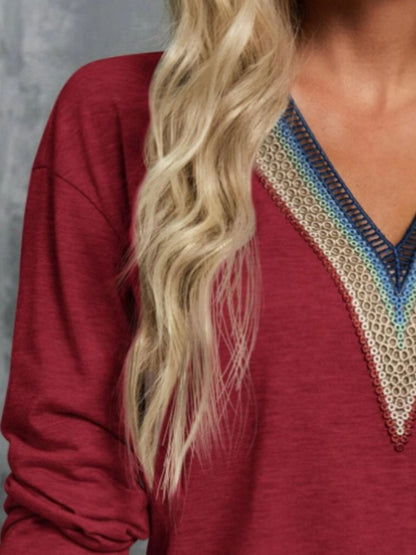 Langärmliges T-Shirt mit V-Ausschnitt