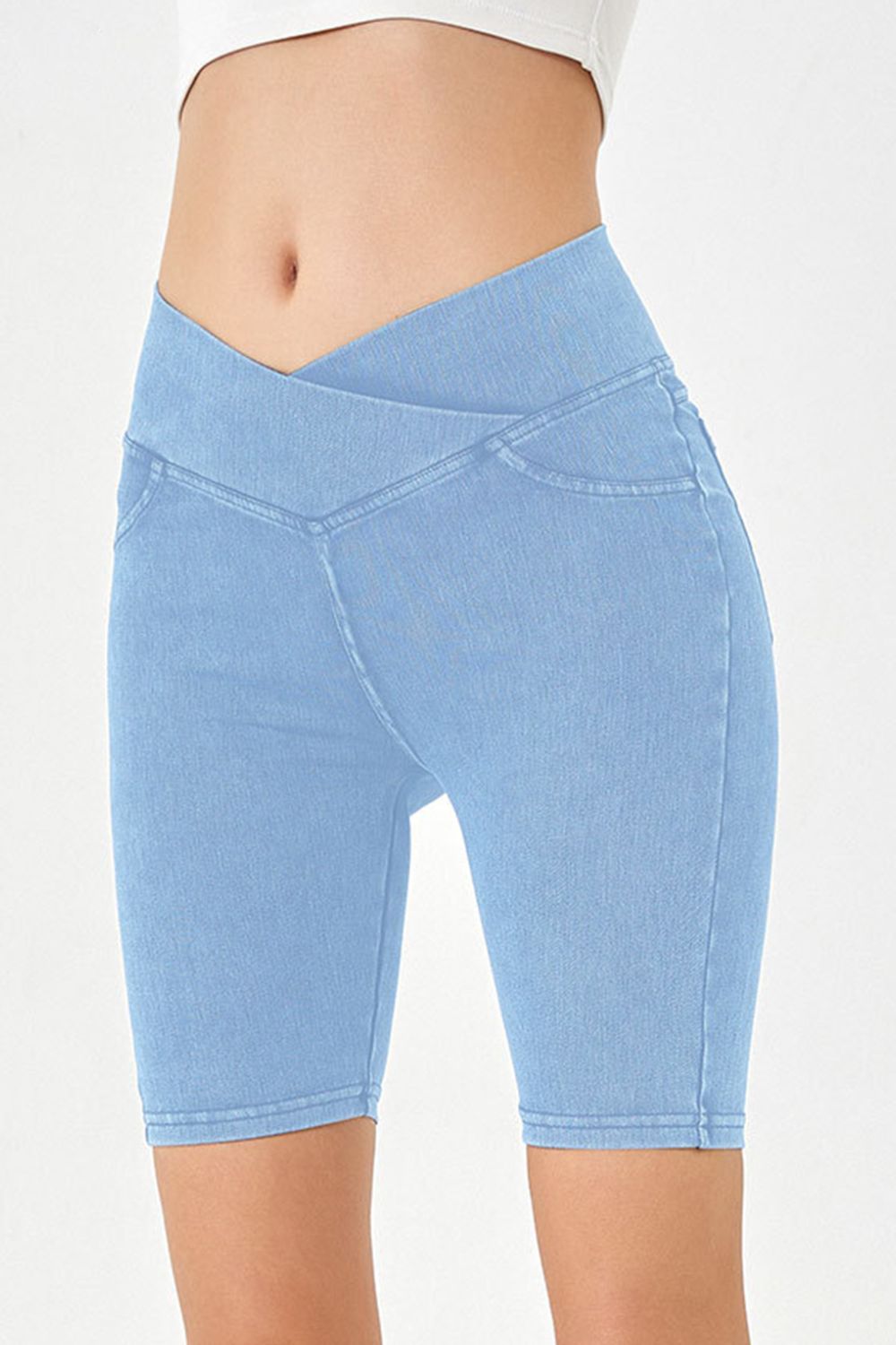 Basic Bae – Jeansshorts mit asymmetrischer Taille und Taschen