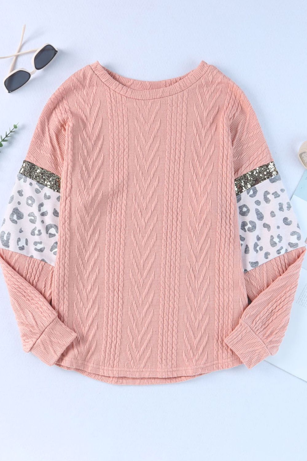 Langarmpullover mit Pailletten und Leopardenmuster und Rundhalsausschnitt