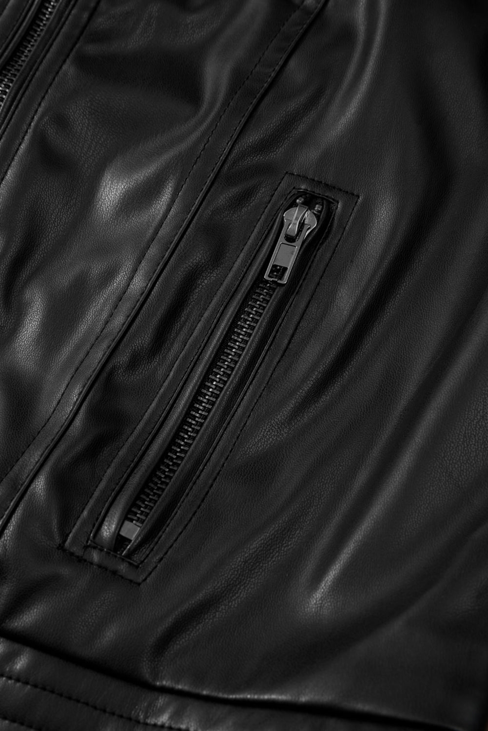 Langärmlige Jacke aus PU-Leder mit Rundhalsausschnitt