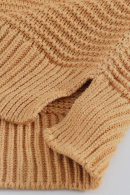 Rollkragenpullover mit langen Ärmeln und seitlichem Schlitz