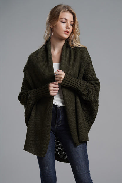 Strickjacke mit offenen Fledermausärmeln vorne