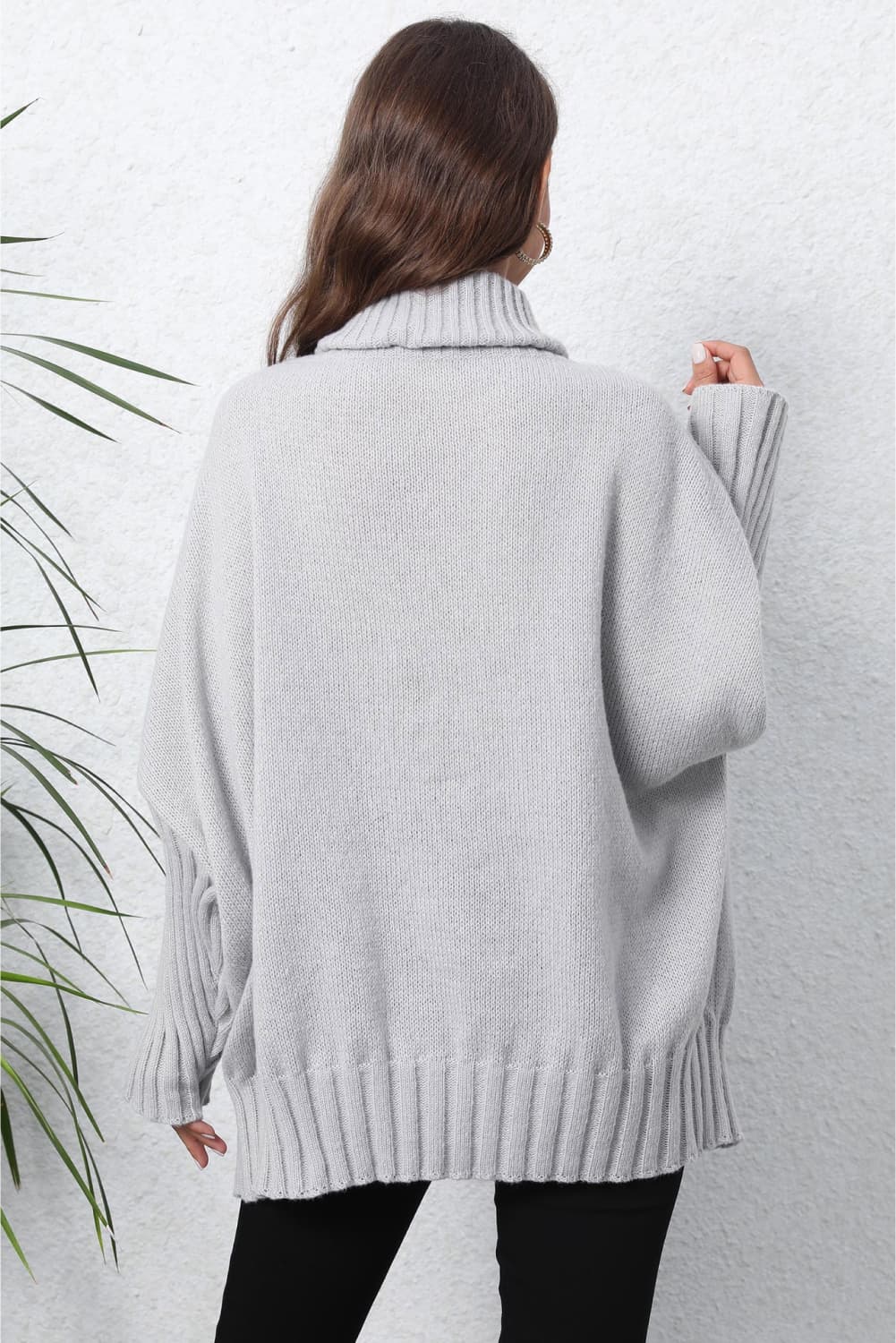 Gerippter Pullover mit Rollkragen und langen Ärmeln