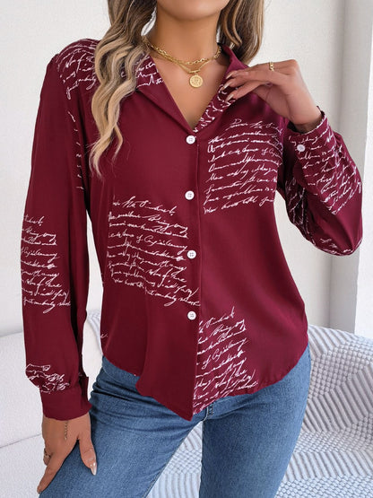 Langärmlige Bluse mit Buchstaben-Print und Knopfleiste