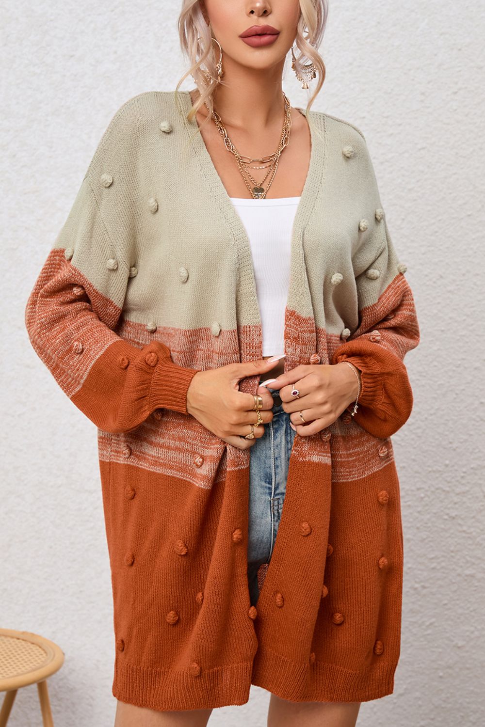 Strickjacke mit Pompon-Farbblock und offener Vorderseite