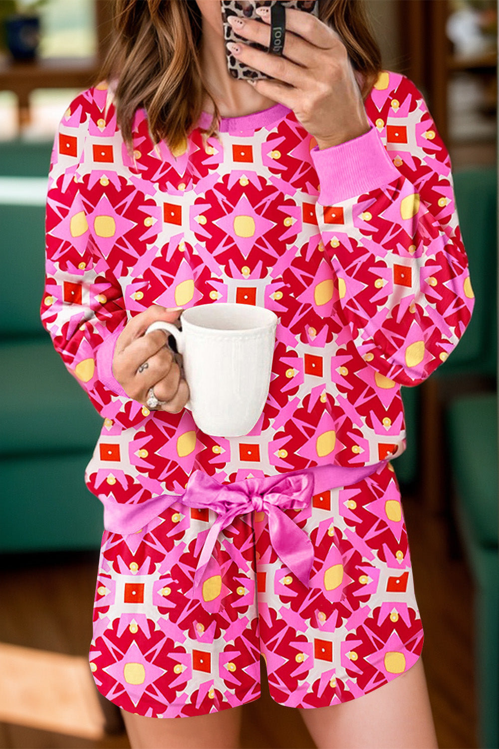 Set aus Oberteil und Shorts mit geometrischem Rundhalsausschnitt