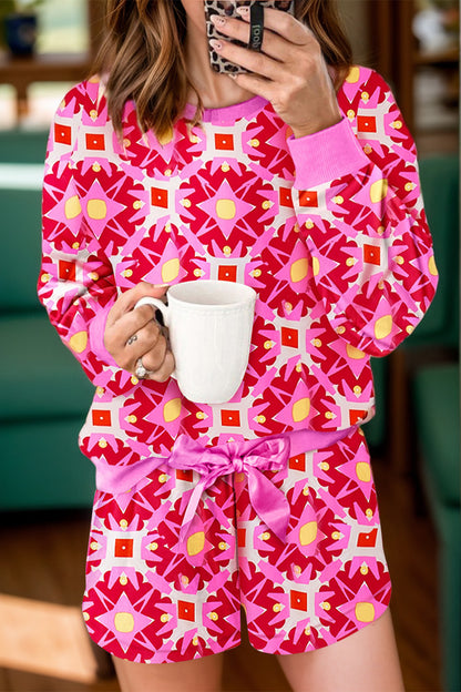 Set aus Oberteil und Shorts mit geometrischem Rundhalsausschnitt