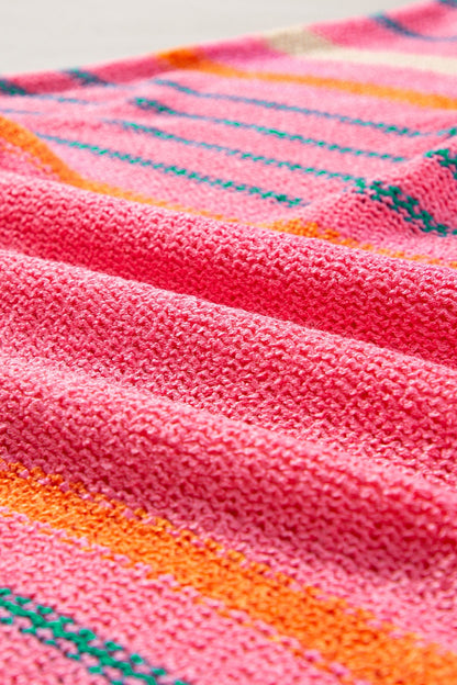 Gestreiftes Strickoberteil mit U-Boot-Ausschnitt und Dreiviertelärmeln