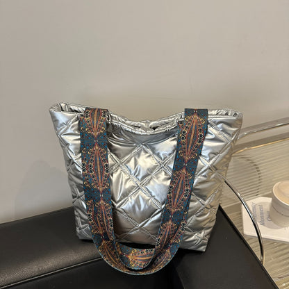 Gesteppte Handtasche aus PU-Leder mit bedrucktem Riemen