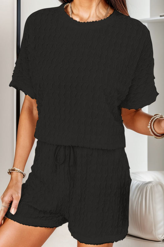 Set aus kurzärmligem T-Shirt und Shorts mit Rundhalsausschnitt