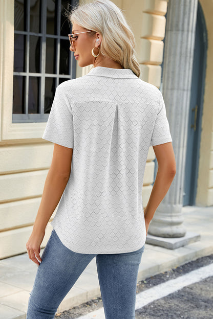 Kurzärmlige Bluse mit Johnny-Kragen und Taschen