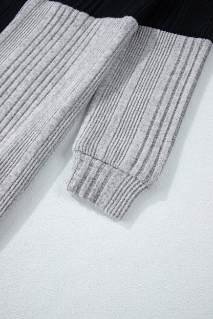 Minikleid mit Farbblockdesign und tief angesetzter Schulterpartie und langen Ärmeln