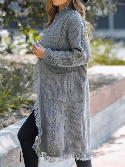 Strickjacke mit Fransen und offener Vorderseite und langen Ärmeln