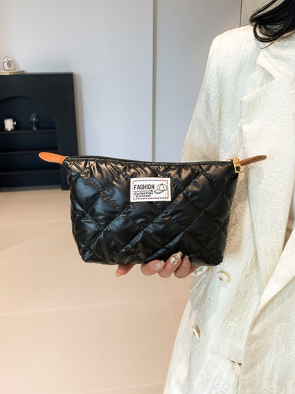 Solide gesteppte Clutch mit Reißverschluss