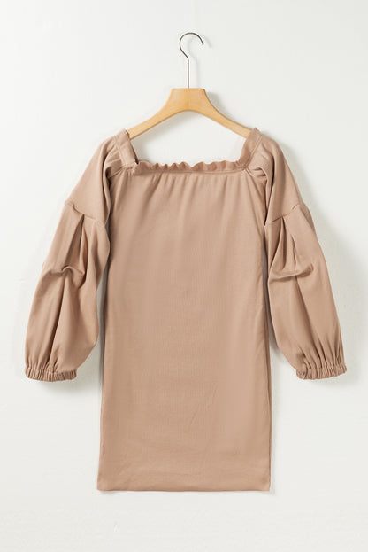 Gerafftes, schulterfreies, langärmliges Kleid