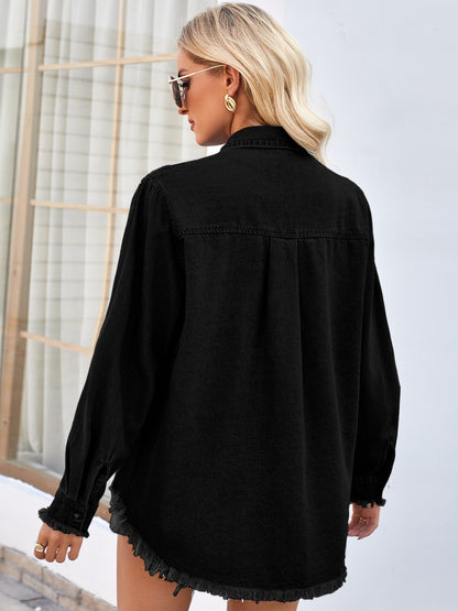 Langärmlige Jeansjacke mit Knopfleiste und ungesäumtem Saum und Paillettentaschen