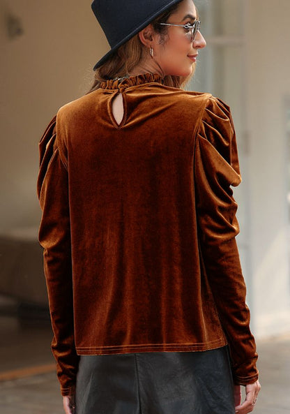 Bluse mit Stehkragen und Puffärmeln und Rüschen