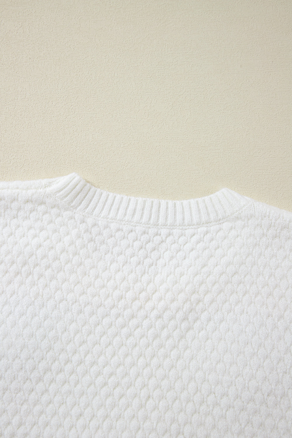 Häkelblumen-Pullover mit Rundhalsausschnitt und langen Ärmeln