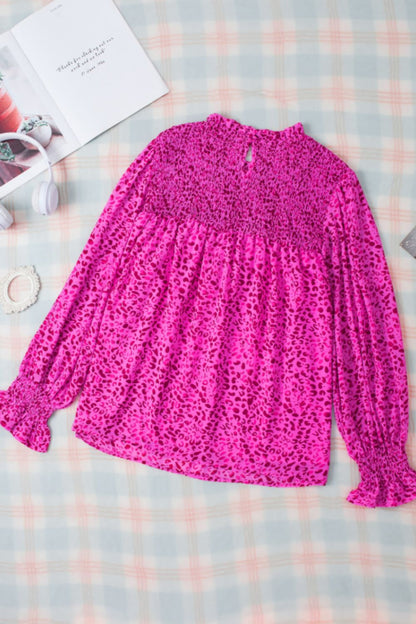 Gerüschte Bluse mit Leopardenmuster und Stehkragen