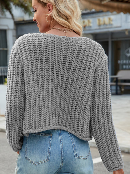 Strickjacke mit Rundhalsausschnitt und Knöpfen und Taschen