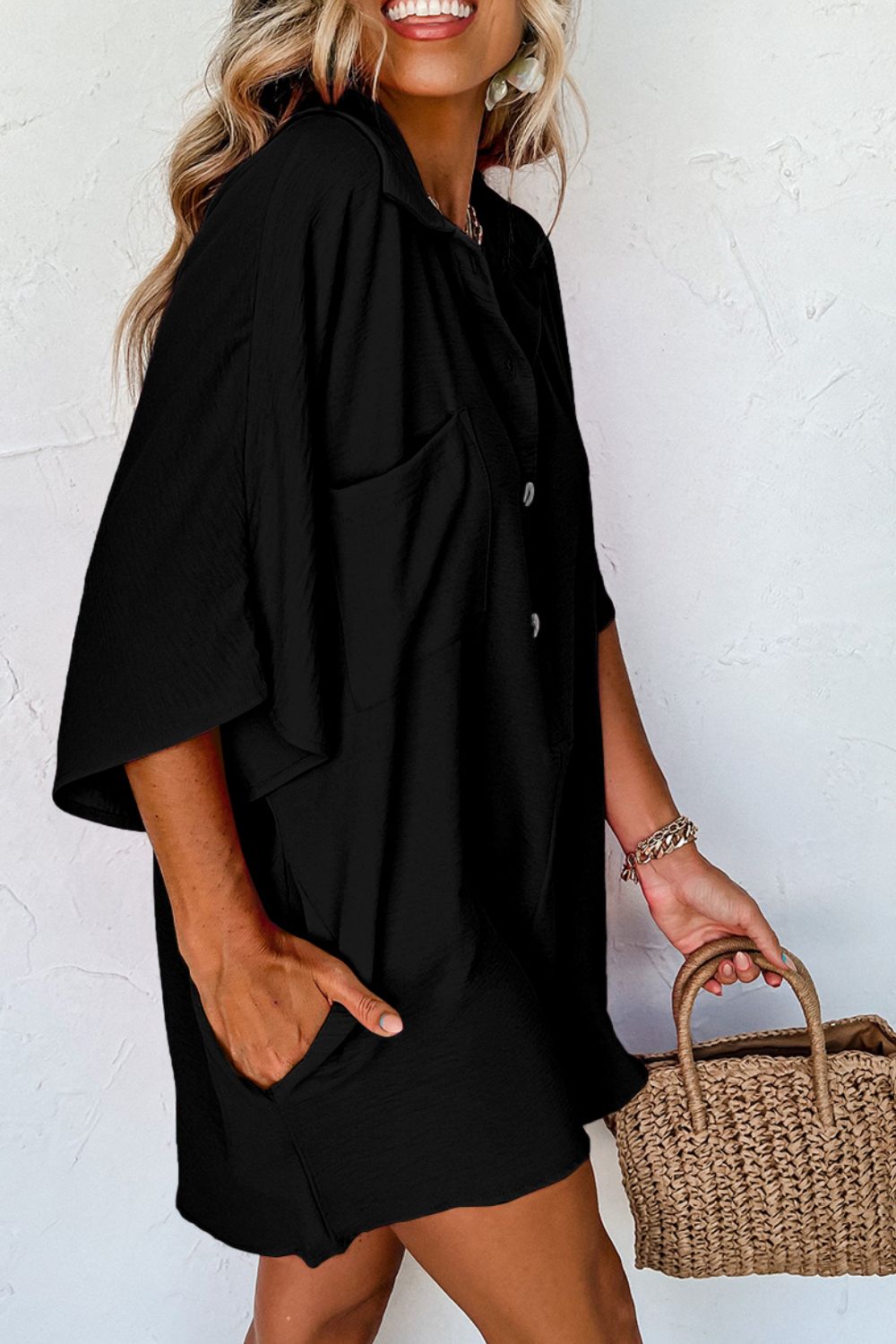 Strampler mit halbhohem Kragen und Knopfleiste