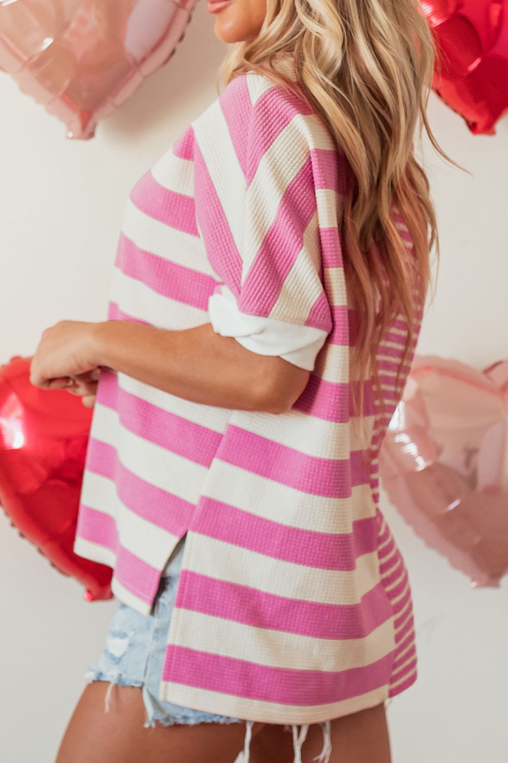 T-Shirt mit Rundhalsausschnitt und kurzen Ärmeln und Streifenmuster