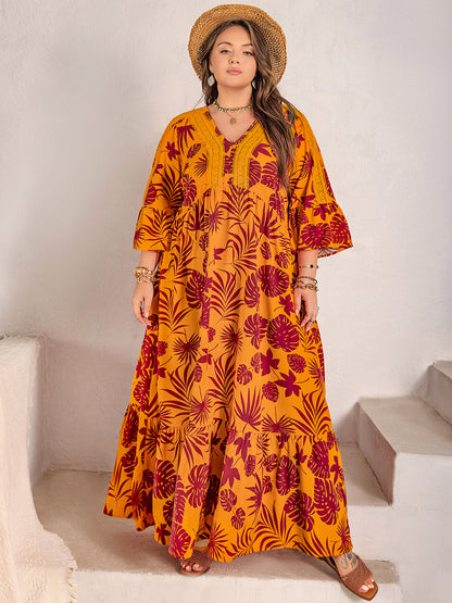 Maxikleid mit V-Ausschnitt und Spitzendetail in Übergröße