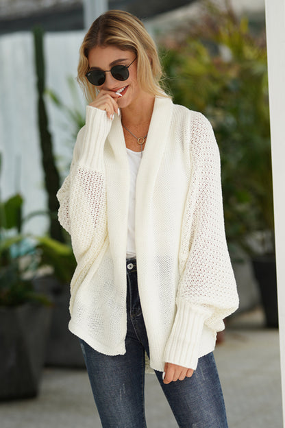 Strickjacke mit offenen Fledermausärmeln vorne