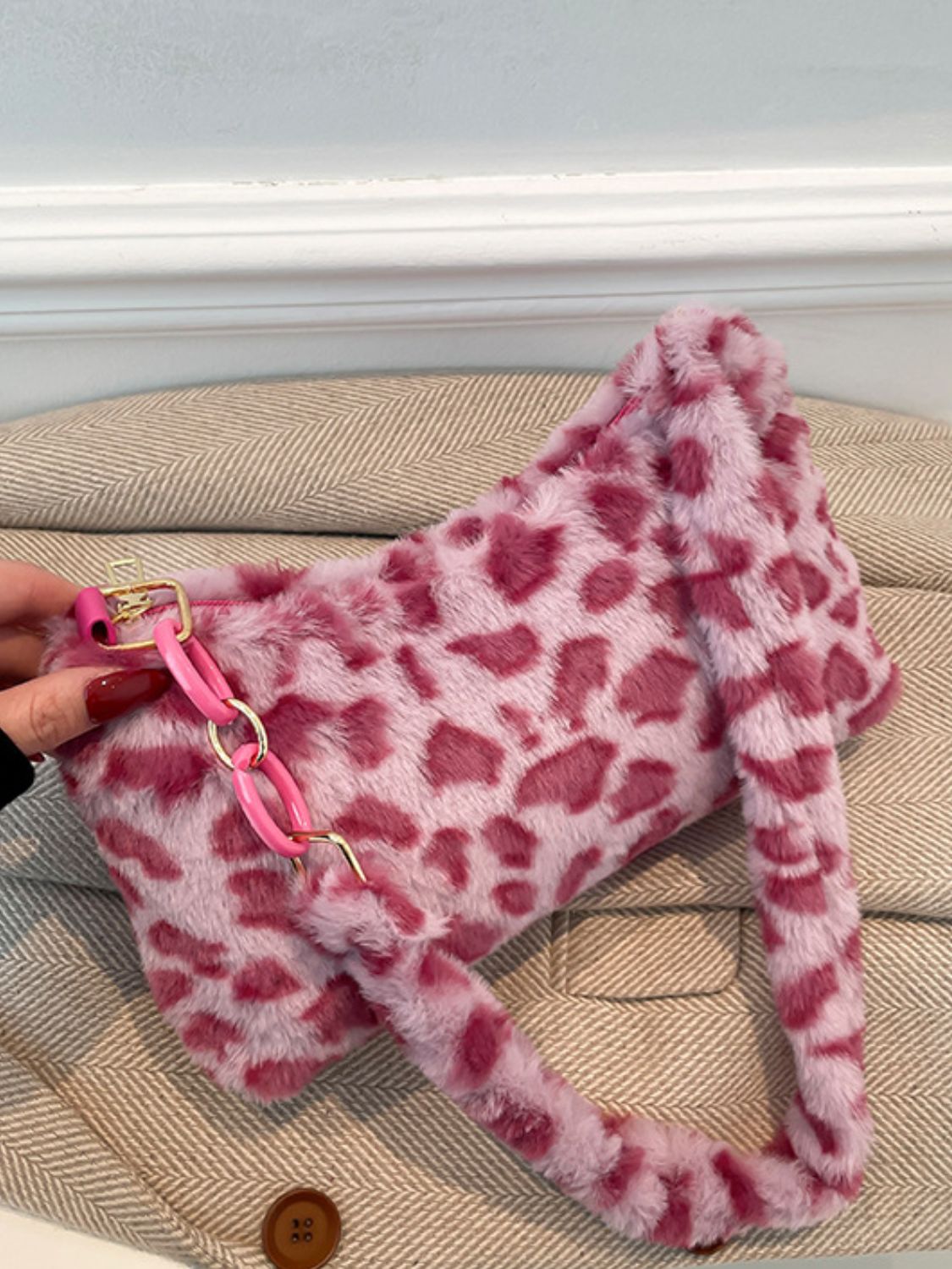 Leopardenflaum-Umhängetasche