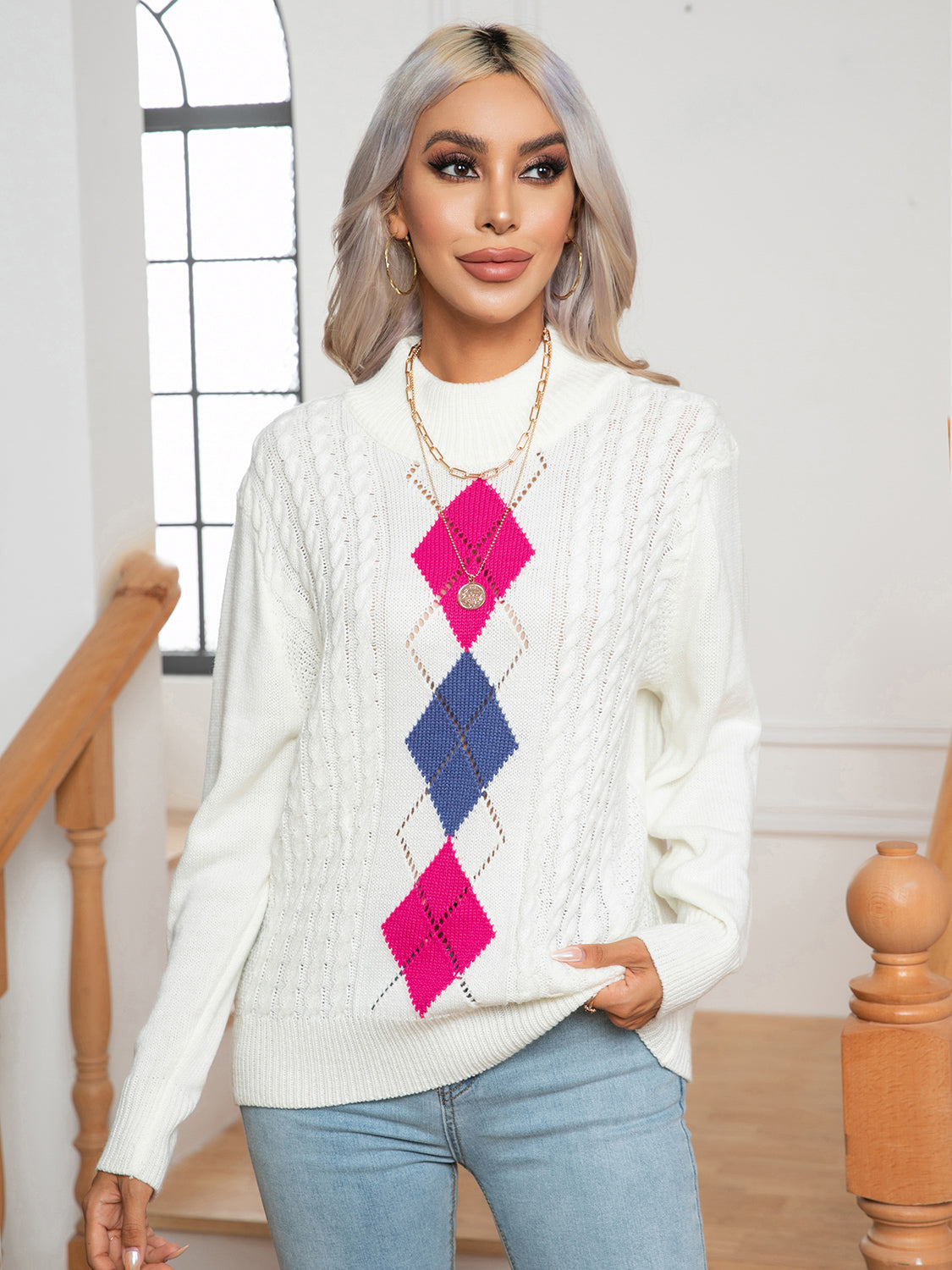 Pullover mit durchbrochenem geometrischem Stehkragen
