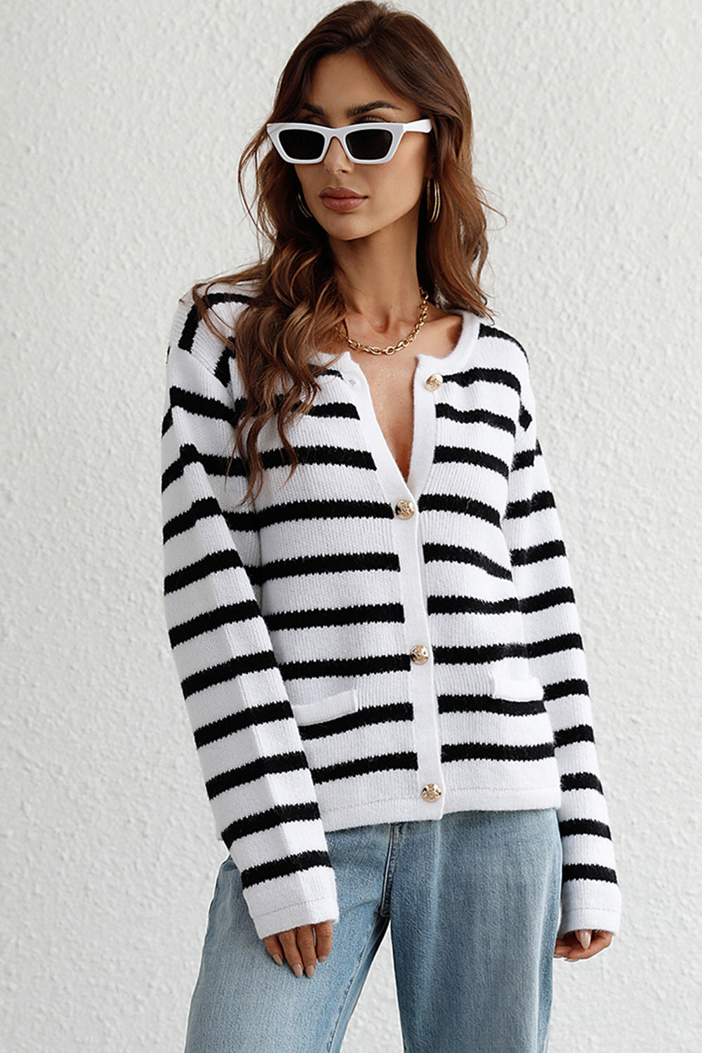 Gestreifte Strickjacke mit langen Ärmeln und Knopfleiste