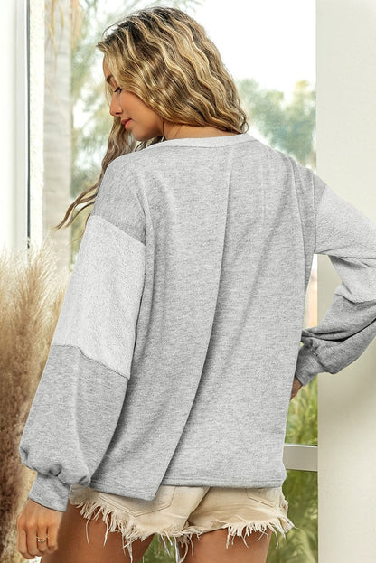 Oberteil mit Farbblock und zwei Brusttaschen sowie U-Boot-Ausschnitt