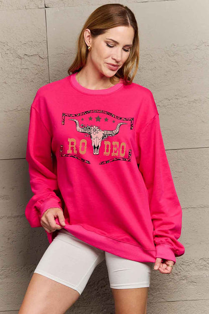 Simply Love – Simply Love – Sweatshirt mit Rundhalsausschnitt und überschnittener Schulter in voller Größe mit RODEO-Grafik