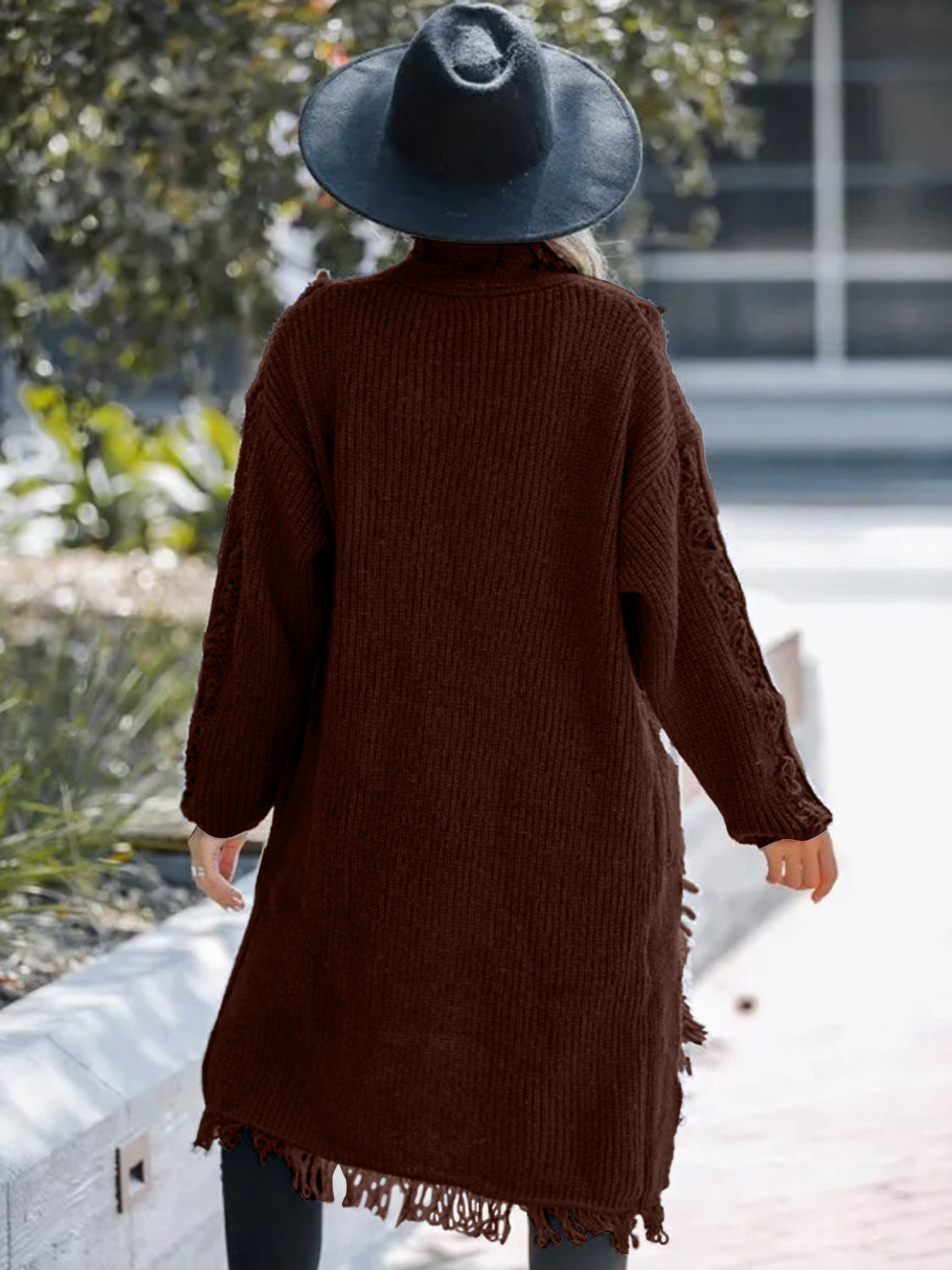 Strickjacke mit Fransen und offener Vorderseite und langen Ärmeln