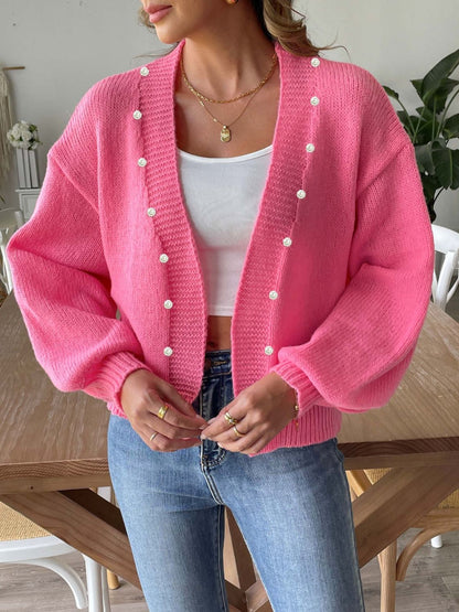 Langärmlige Strickjacke mit Perlenverzierung und offener Vorderseite