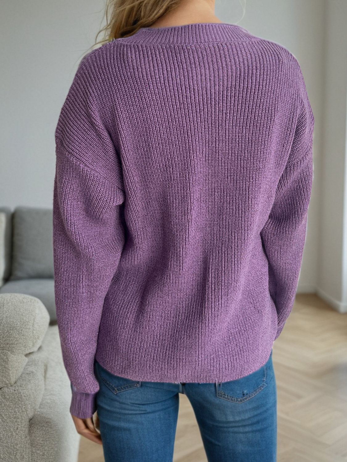 Einfarbiger Pullover mit Rundhalsausschnitt und langen Ärmeln
