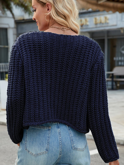 Strickjacke mit Rundhalsausschnitt und Knöpfen und Taschen