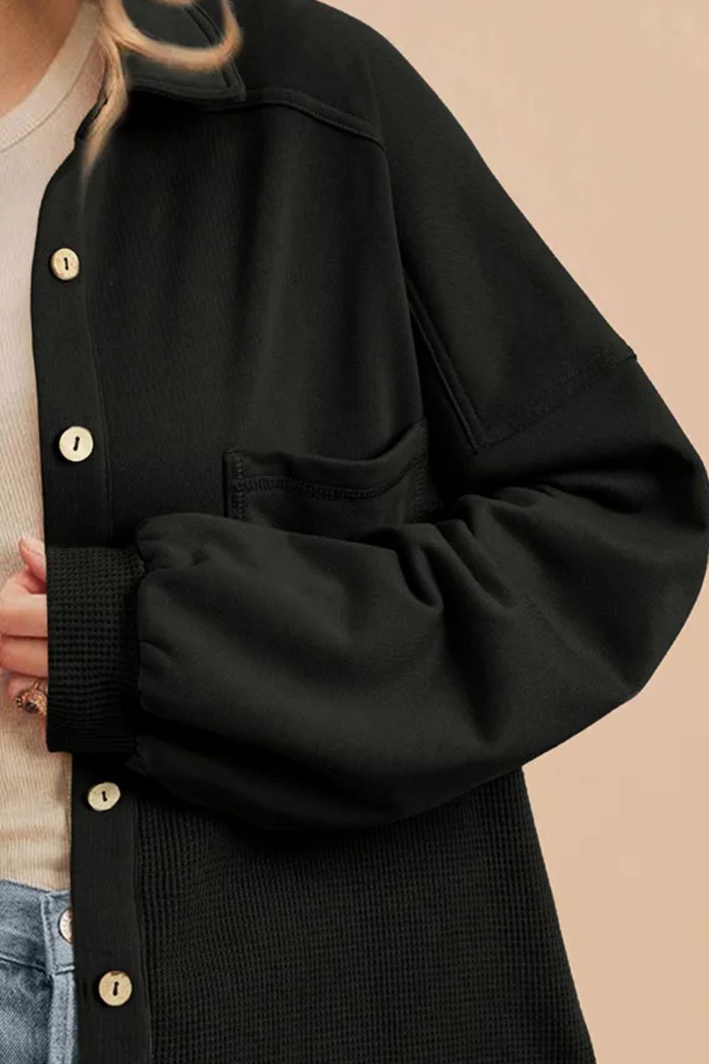 Langärmlige Shacket mit Waffelstrickkragen