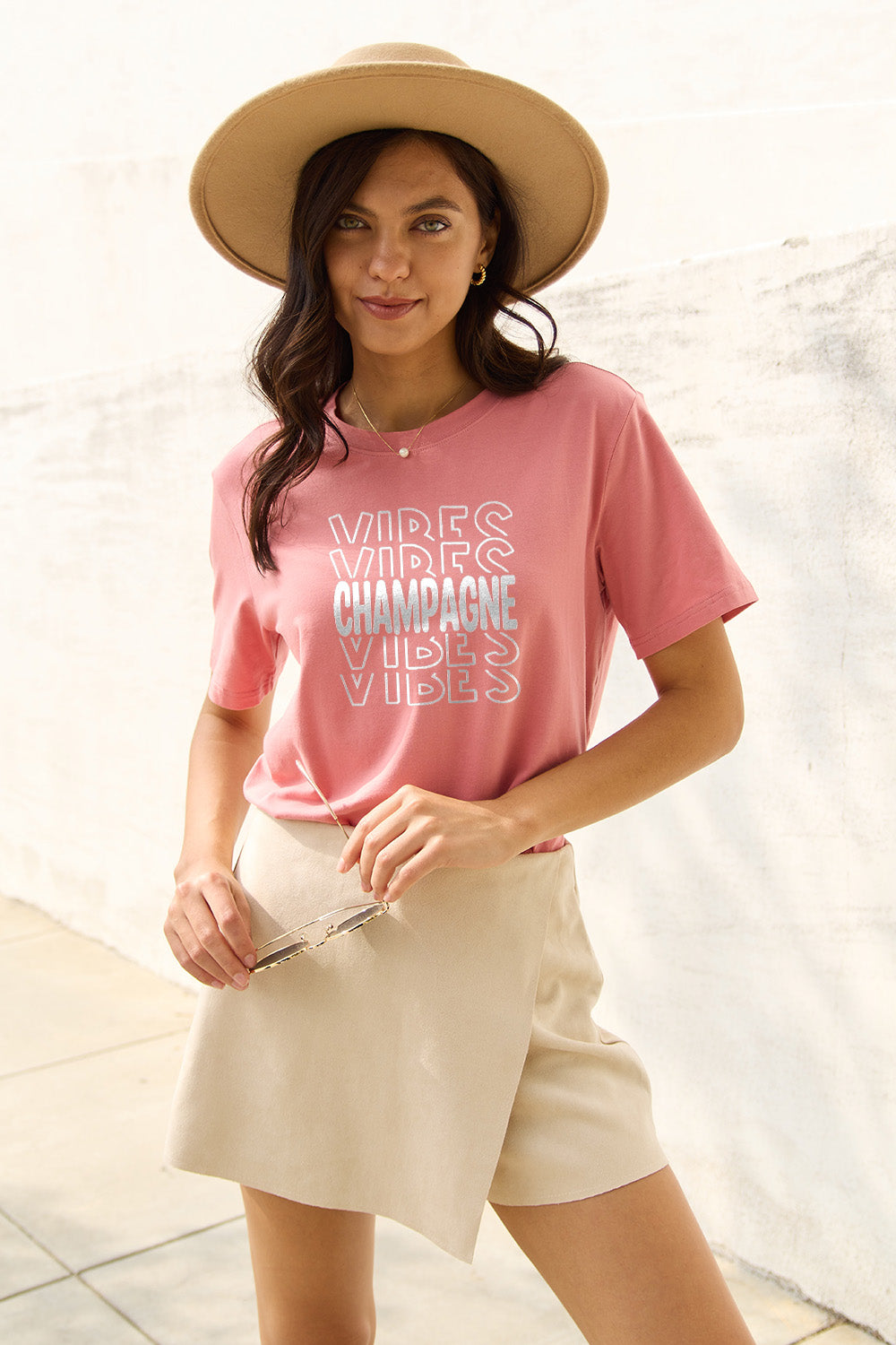 Simply Love – Kurzärmliges T-Shirt „Champagne Vibes“ in voller Größe