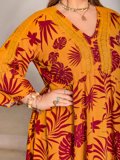 Maxikleid mit V-Ausschnitt und Spitzendetail in Übergröße