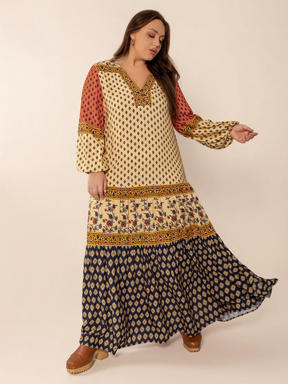 Bedrucktes Maxikleid mit V-Ausschnitt und langen Ärmeln in Übergröße