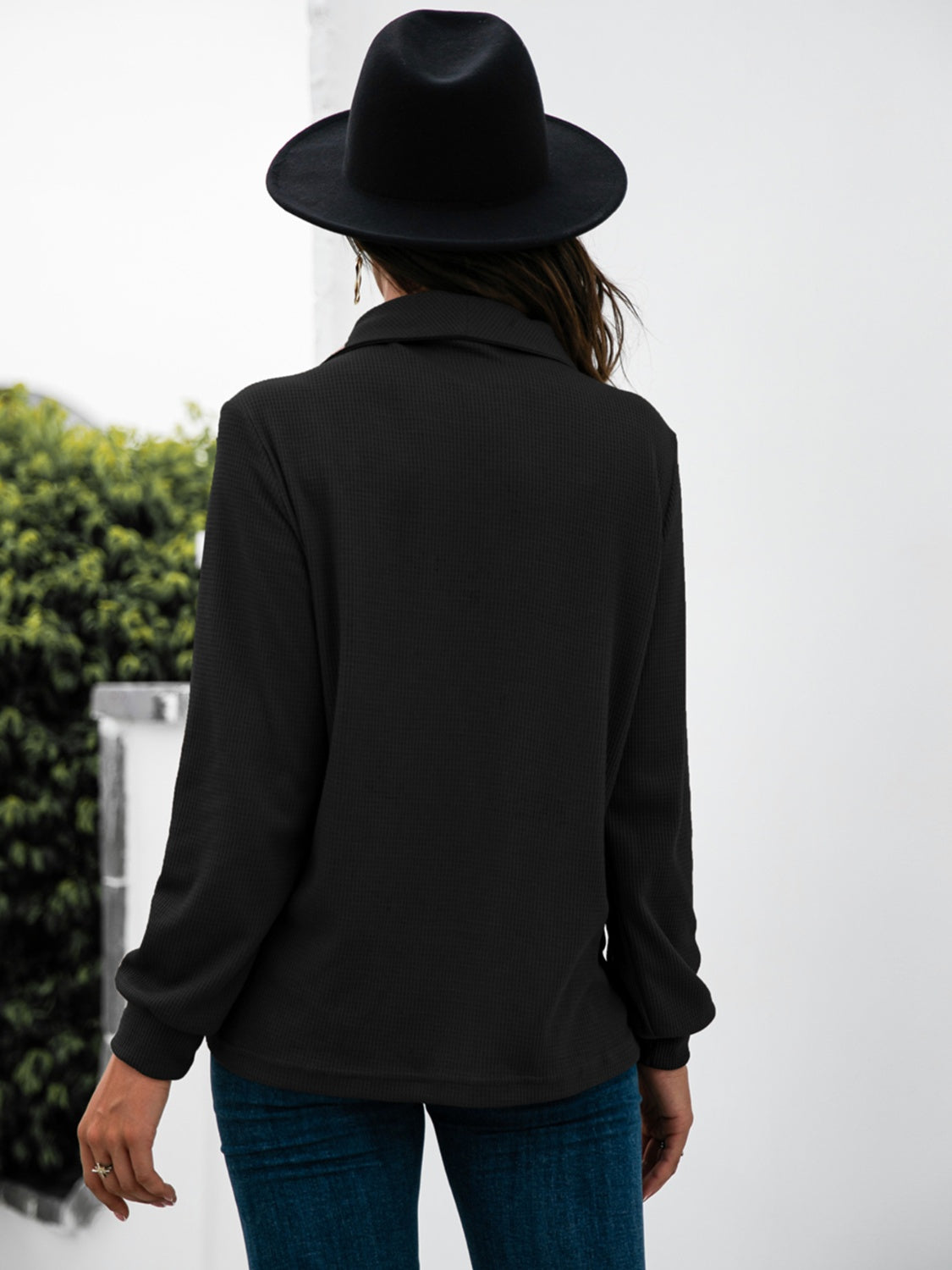 T-Shirt mit langen Ärmeln und halbhohem Knopf