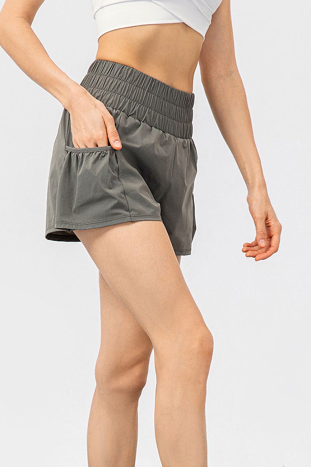 Aktive Shorts mit Taschen und elastischer Taille