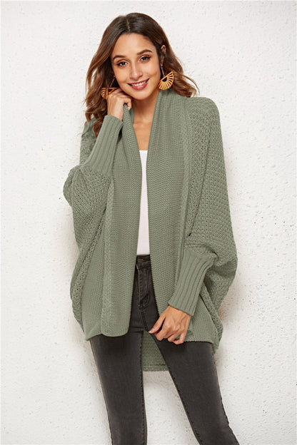 Strickjacke mit offenen Fledermausärmeln vorne