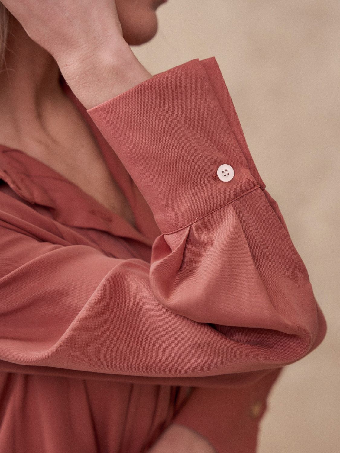 Perfee – Langärmliges Hemd mit gerüschtem Kragen